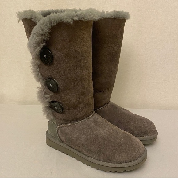 UGG Bailey Button Triplet II Boots Gray Size 5 Womens 1873 Plush Sheepskin - Picture 2 of 13